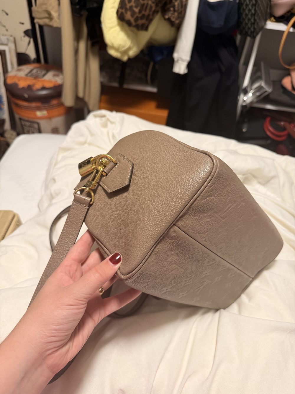 Louis Vuitton Empreinte Speedy 25 Bandoulière in Turtledove - Picture 7 of 9
